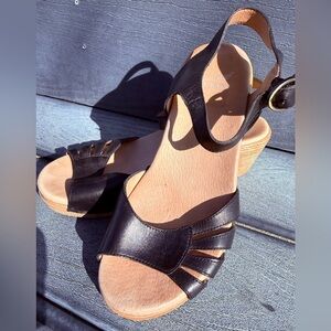 Dansko Women's 39 Black Leather Slingback Sandals